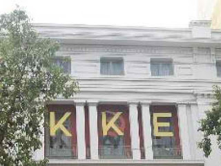 Ζητούν να κατεβάσουν το «σύμβολο»